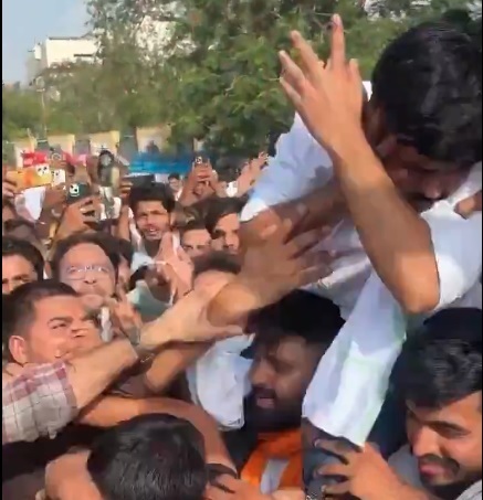 सीजेपीचे संस्थापक अभिजीत दीपके यांना जयपूरमध्ये तरुणांकडून मारहाण